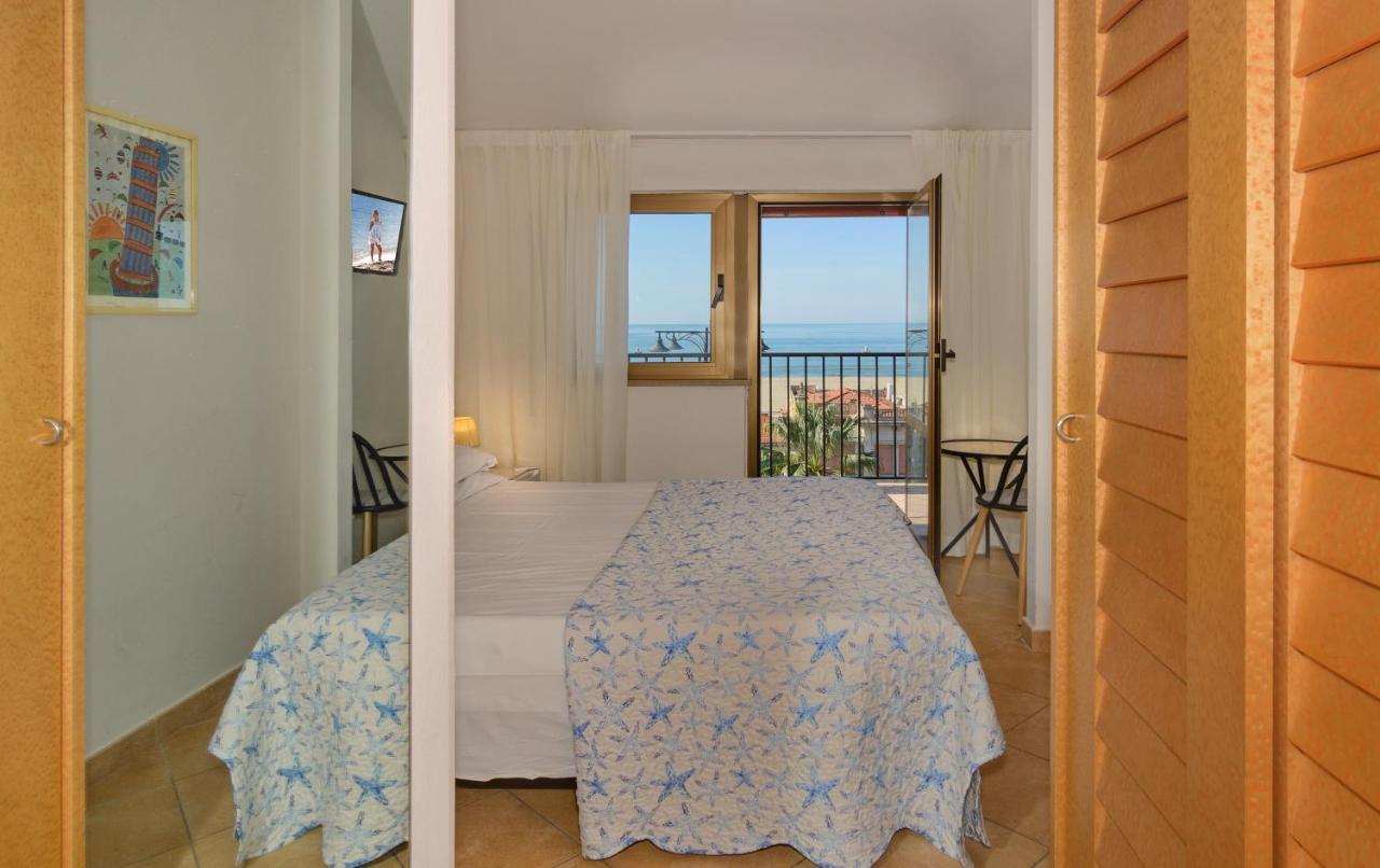 Hotel Bella Riviera Lungomare Viareggio Exterior photo